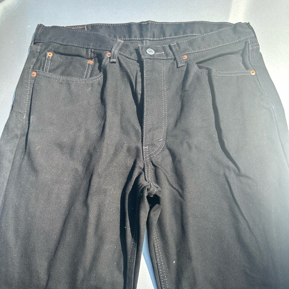 Black Levi’s men’s jeans